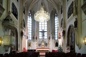 1200px-Wien_-_Hofburgkapelle